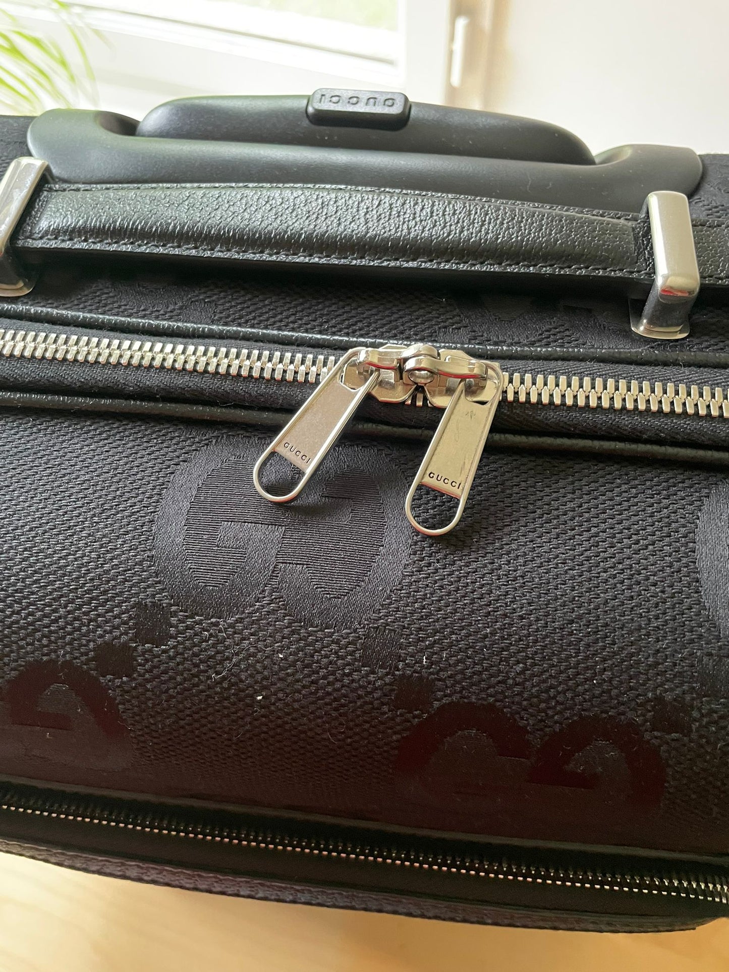 Gucci valise cabine rigide en tissu monogrammé GG et cuir grainé noir neuve