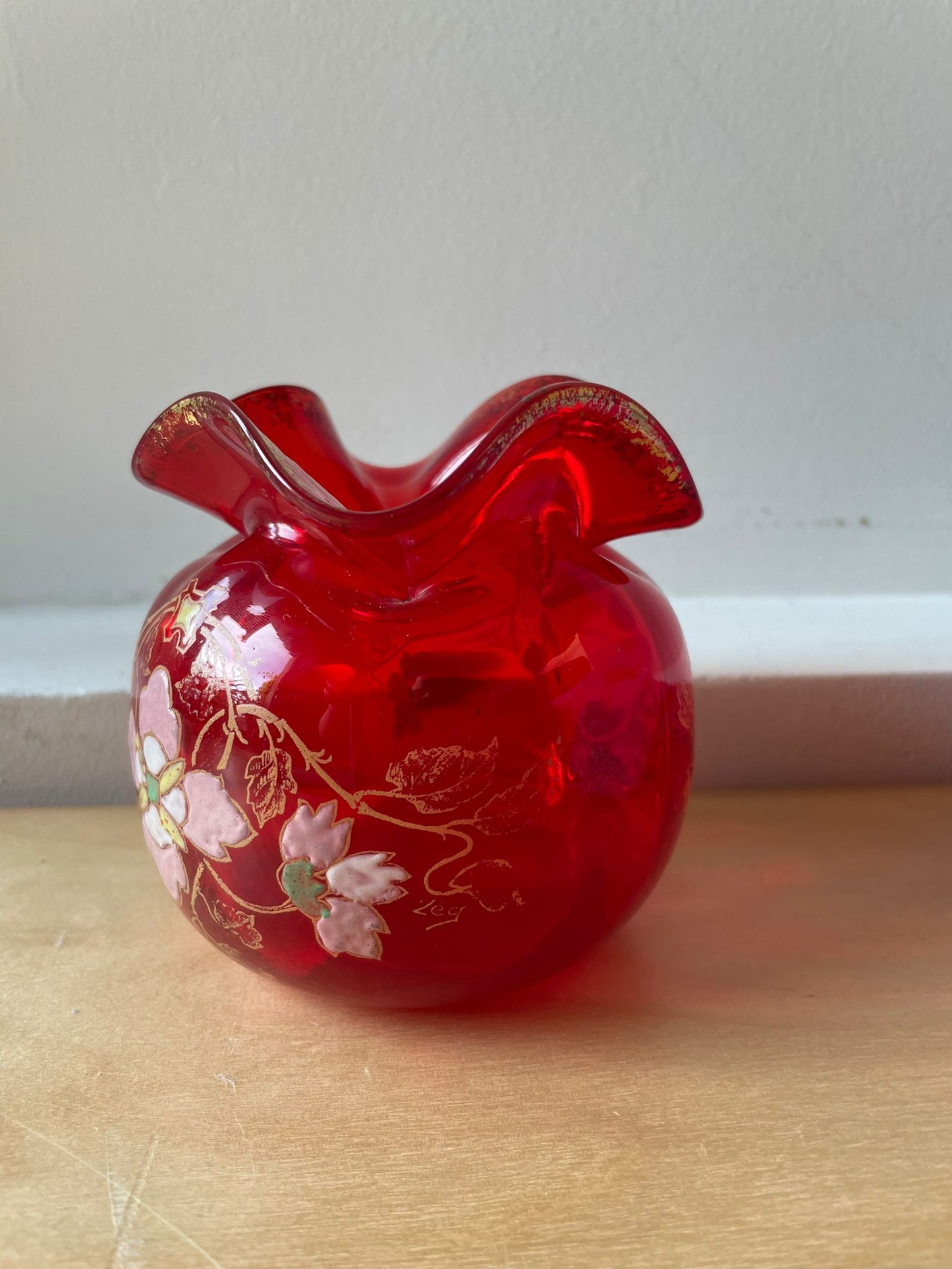 Vase Legras modèle mérovée rouge grenadine fin XIXe siècle