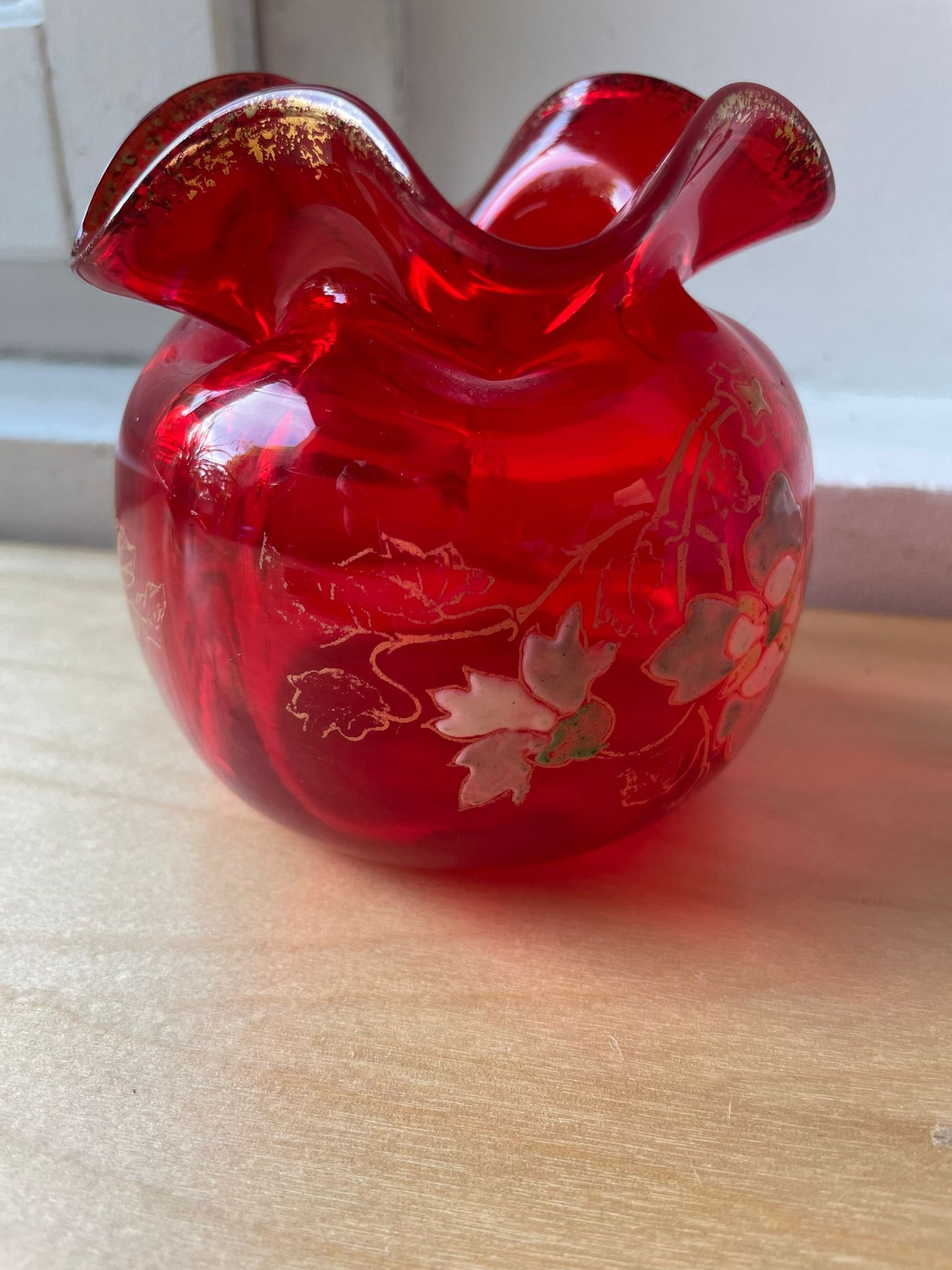 Vase Legras modèle mérovée rouge grenadine fin XIXe siècle