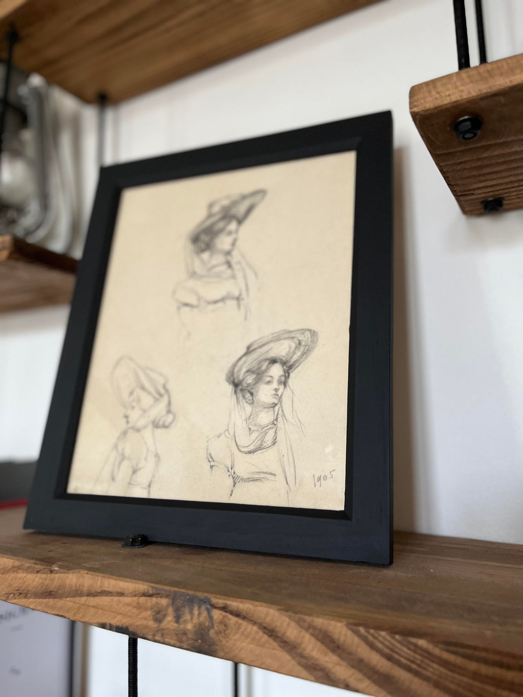 Dessin datant de 1905 représentant une modiste parisienne