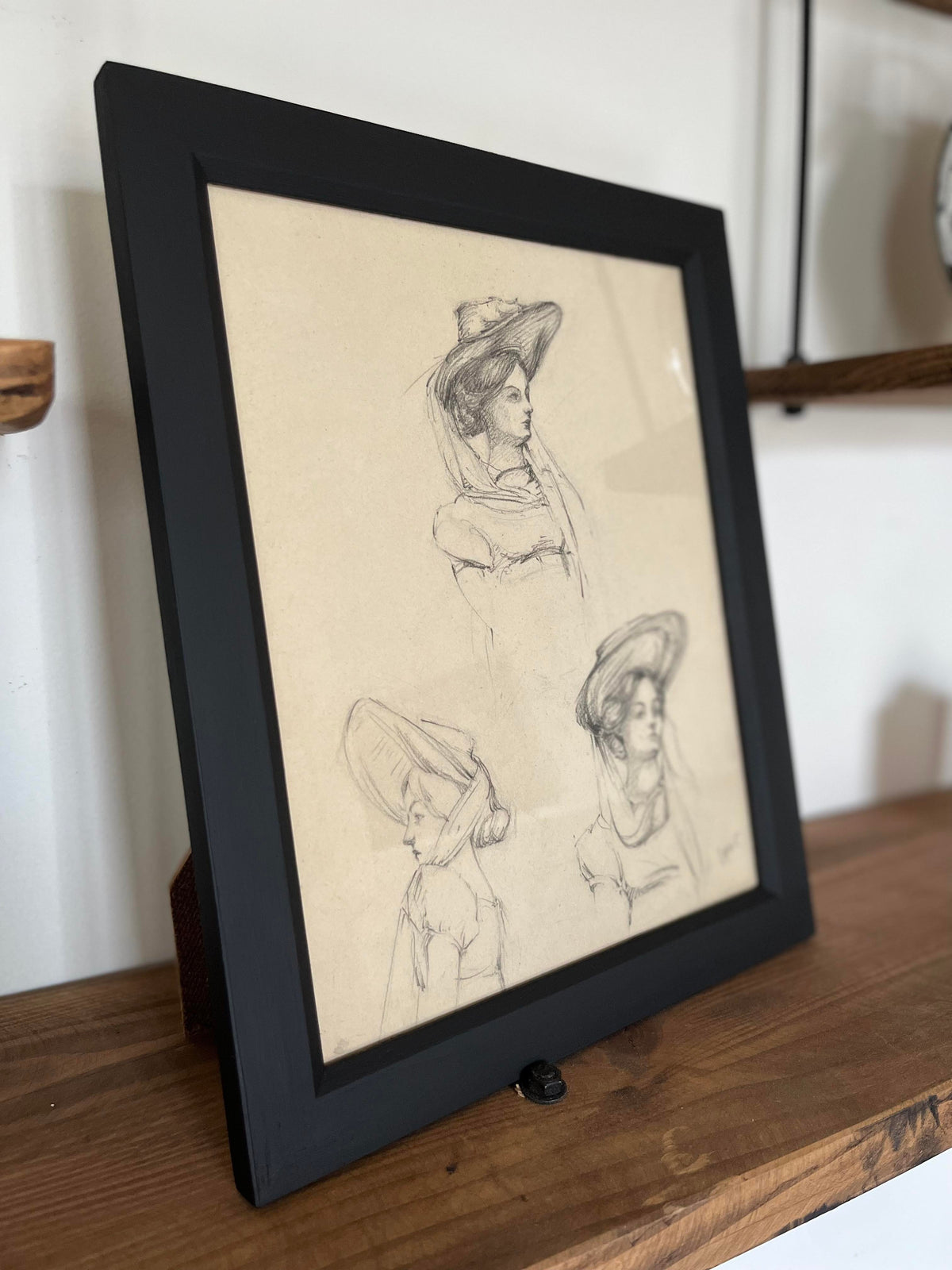 Dessin datant de 1905 représentant une modiste parisienne