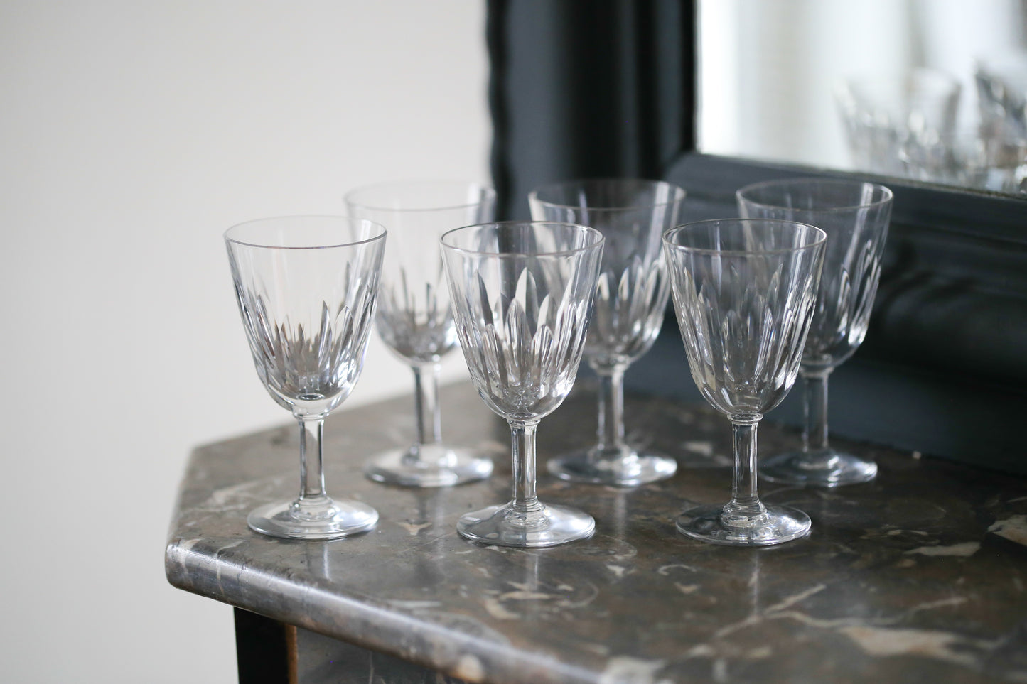 Suite de six verres à pieds en cristal de la maison Baccarat