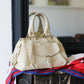 Céline sac à main couleur crème en cuir motif triomphe