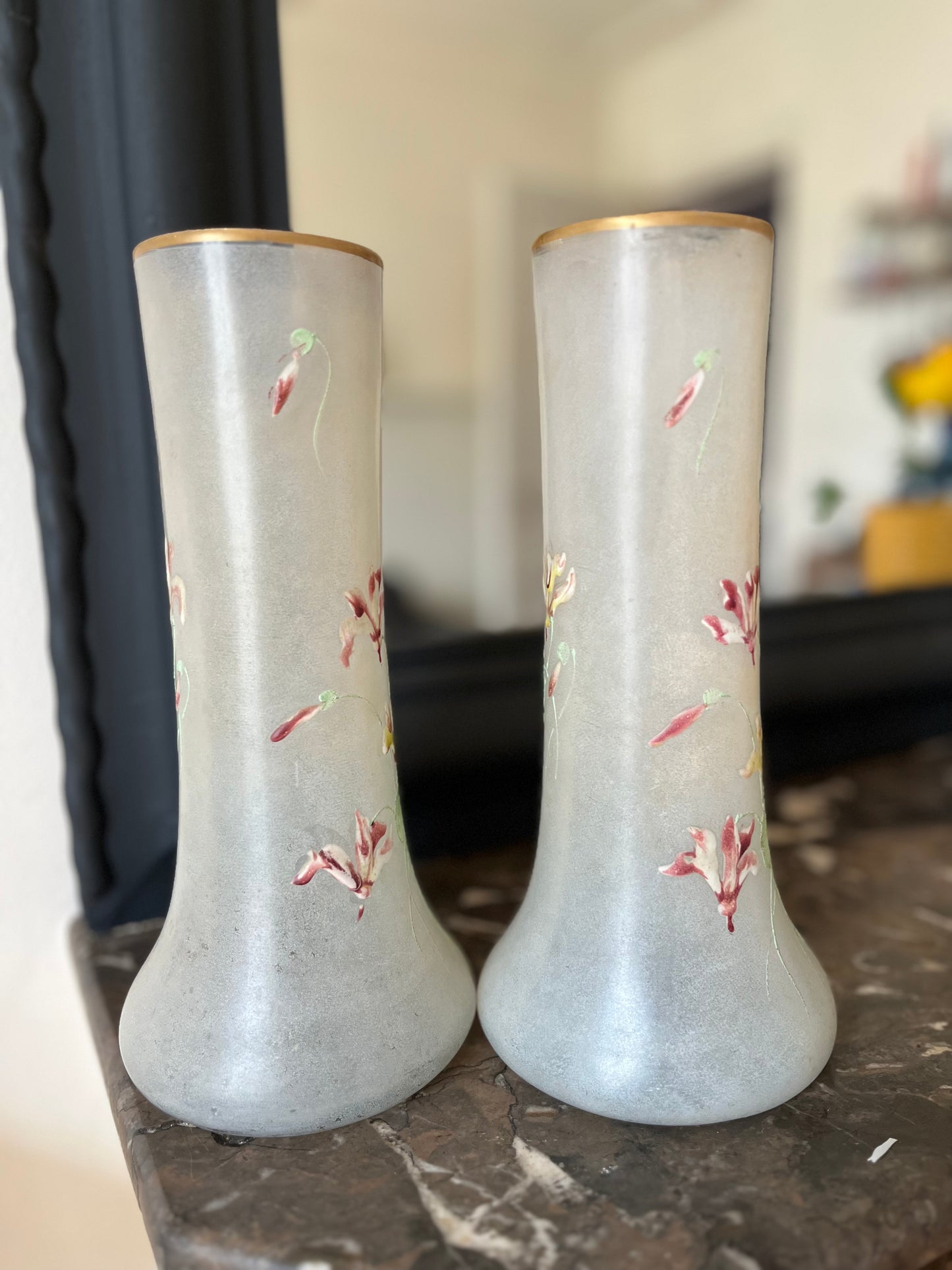 Paire de vases à motif de fleurs par Legras fin XIXe début XXe siècle
